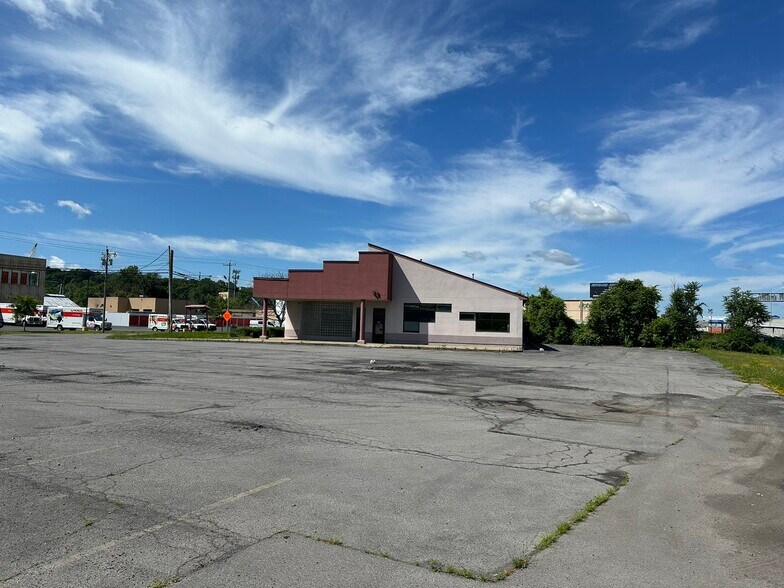 More Photos Of 961 Canal St, Syracuse Medical For Sale