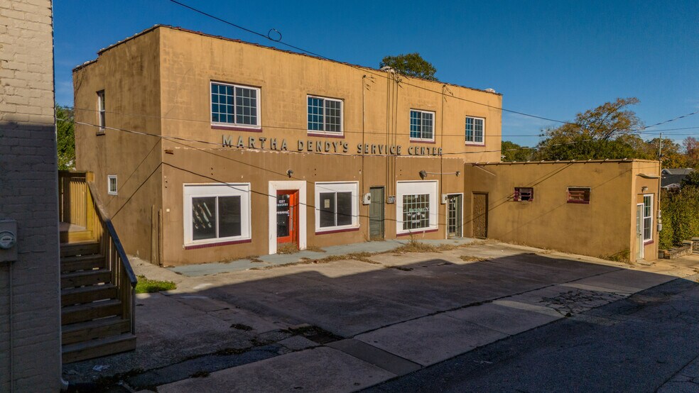 More Photos Of 105 Enterprise St, Clinton Storefront Retail Residential For Sale