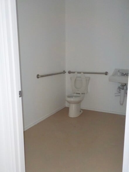 More Photos Of 5151 Logan's Run, Harlingen Unknown For Lease