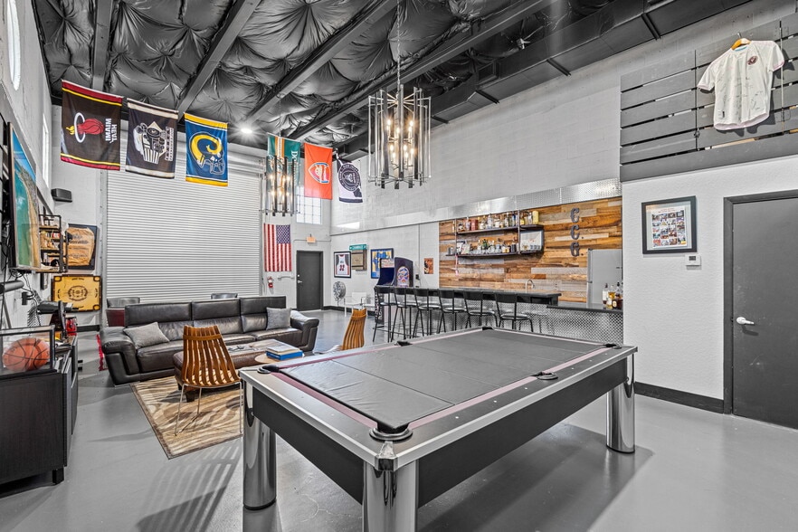 More Photos Of 2937 Ravenswood Rd, Fort Lauderdale Self Storage For Sale