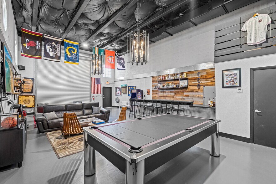 More Photos Of 2937 Ravenswood Rd, Fort Lauderdale Self Storage For Sale