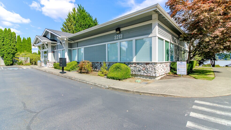 More Photos Of 3212 Byron St, Silverdale Office For Sale