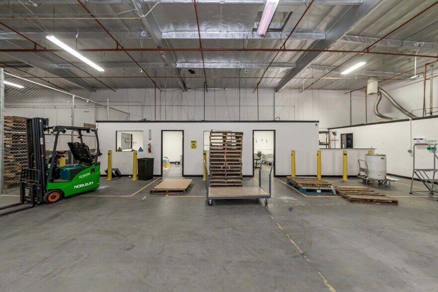 More Photos Of 3019 Vail Ave, Commerce Manufacturing For Sale