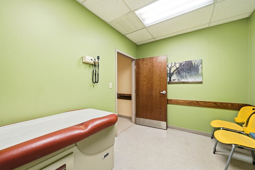 More Photos Of 329 Wesley St, Johnson City Medical For Sale