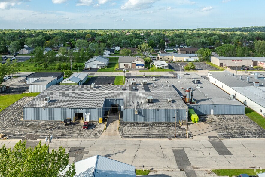 Primary Photo Of 1836 Sal St, Green Bay Manufacturing For Sale