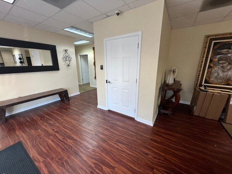 More Photos Of 4505 Town N Country Blvd, Tampa Office For Sale