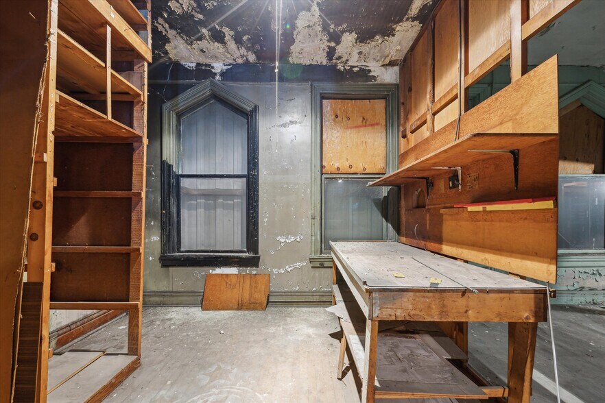 More Photos Of 711 Washington Ave, Bay City Medical For Sale