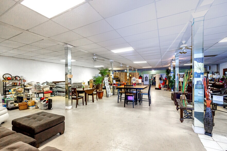 More Photos Of 923 Dr. Martin Luther King Jr St S, Saint Petersburg Storefront Retail Residential For Lease