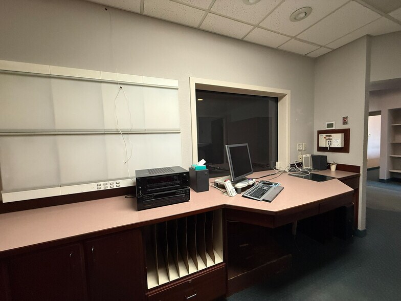 More Photos Of 910 S Scheuber Rd, Centralia Medical For Lease