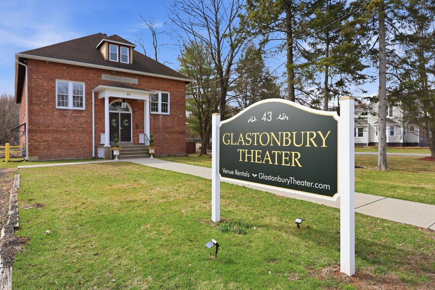 More Photos Of 43 Naubuc Ave, Glastonbury Flex For Sale