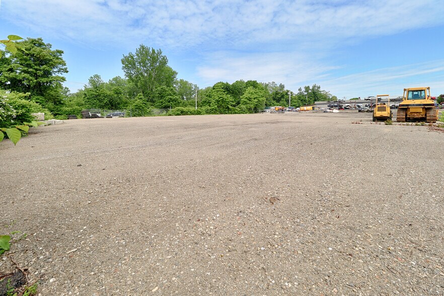 More Photos Of 115 Old South Ave, Stratford Land For Lease