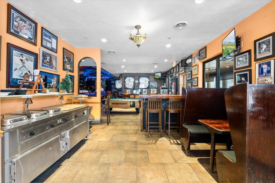 More Photos Of 212 Main St, Oneida General Retail For Sale