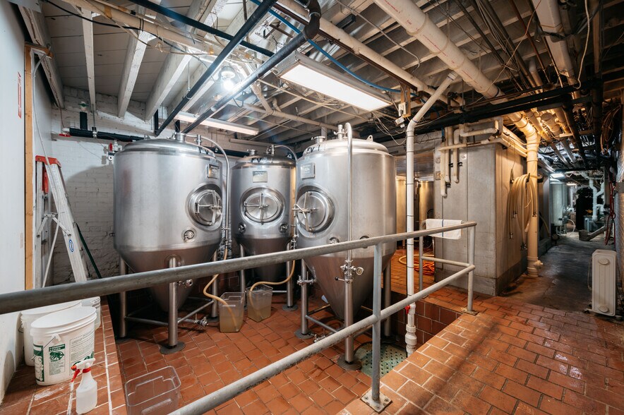 More Photos Of 161 E Front St, Traverse City Storefront Retail Residential For Lease