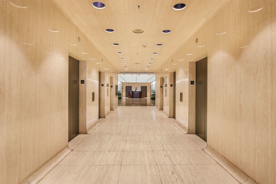 More Photos Of 3250 Wilshire Blvd, Los Angeles Office For Lease