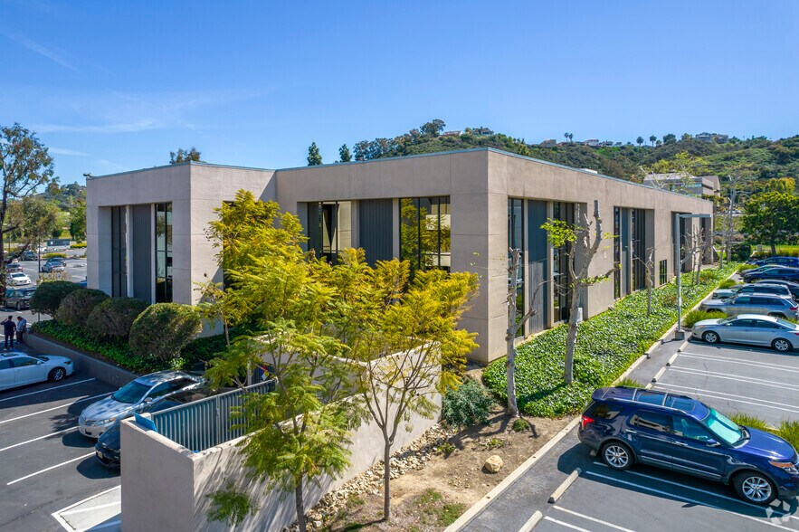 More Photos Of 3636 Camino del Rio N, San Diego Office For Lease