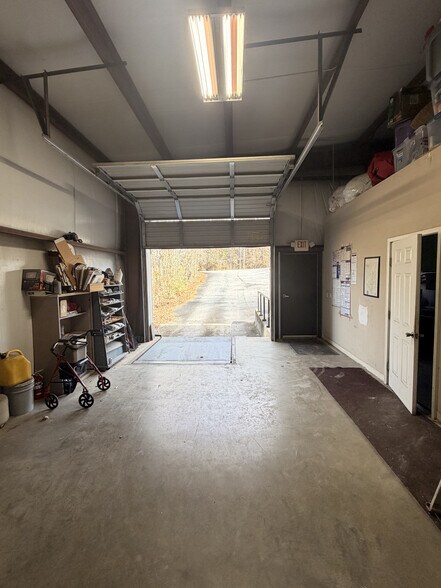 More Photos Of 514 Concord Industrial Dr, Seneca Flex For Sale