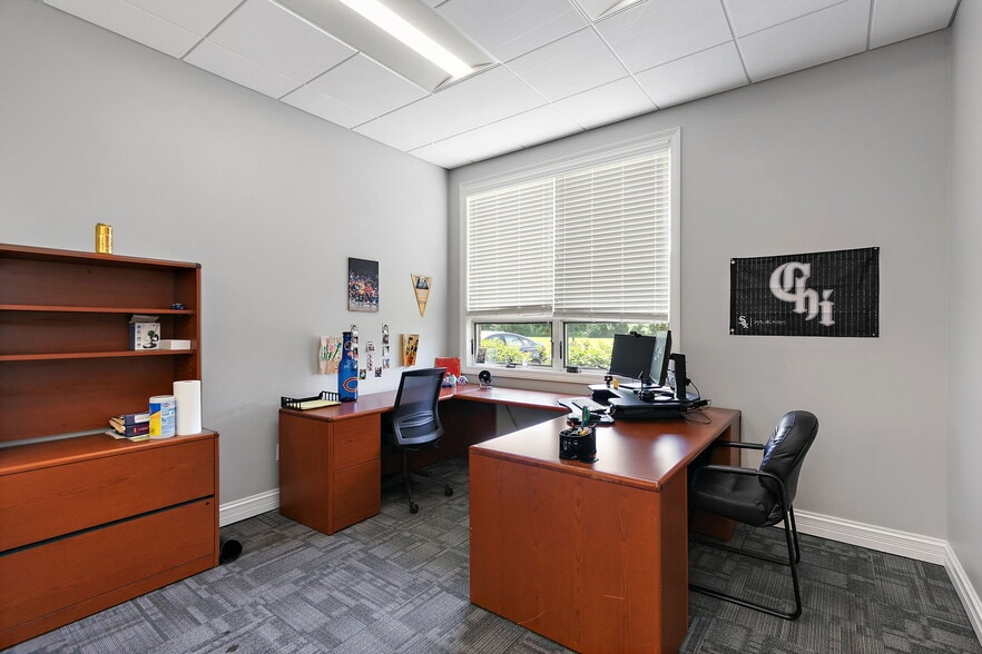 More Photos Of 220 Garden St, Yorkville Office For Sale
