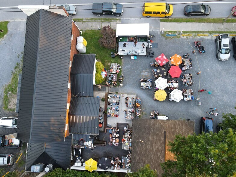 More Photos Of 206E E Central Ave, Avis Restaurant For Sale