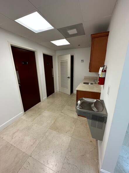 More Photos Of 268-270 Alhambra Cir, Coral Gables Office For Lease