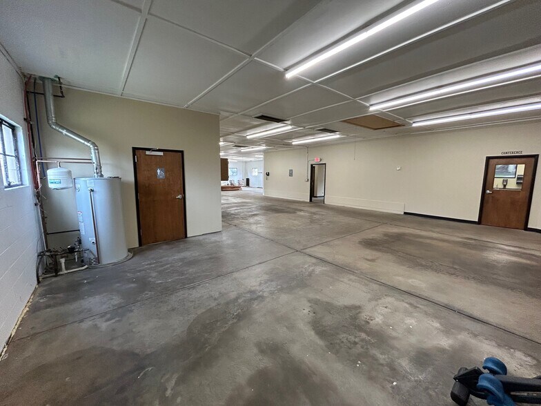 More Photos Of 101 Rathbone Rd, Marietta Flex For Sale