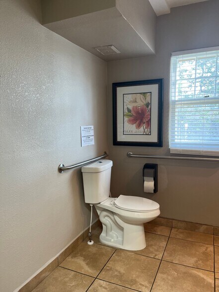 More Photos Of 1519 N Main St, Meridian Medical For Lease