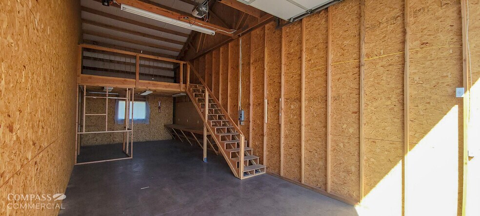 More Photos Of 20580 Painters Ct, Bend Industrial For Lease