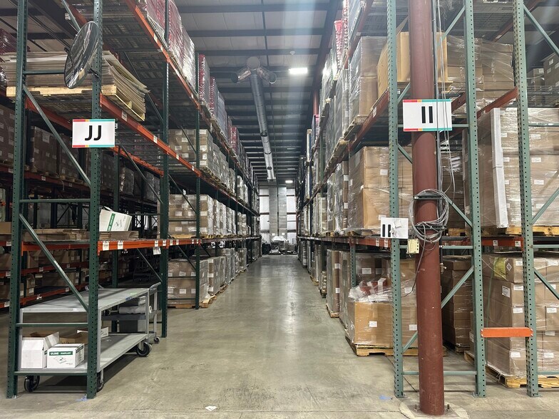 More Photos Of 1715 E Hamilton Rd, Bloomington Warehouse For Lease