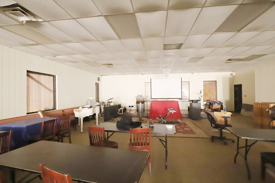 More Photos Of 5165 M L King Ave, Flint Religious Facility For Sale