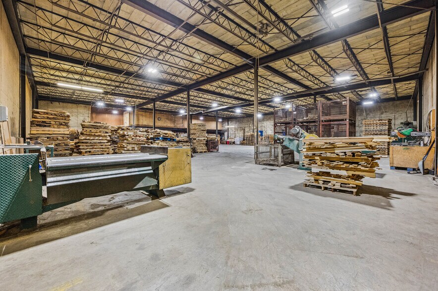 More Photos Of 227 West Ave, Albion Town Orleans Flex For Lease
