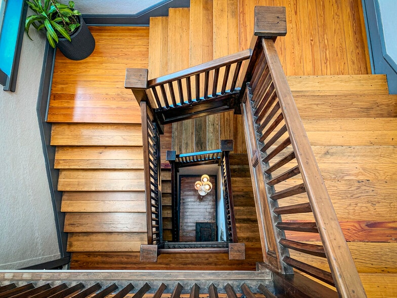 More Photos Of 215 S Woodland Blvd, Deland Hotel For Sale