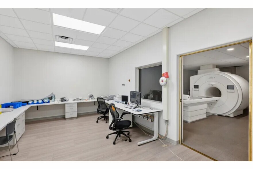 More Photos Of 1070 FM 646 Road East, League City Medical For Lease