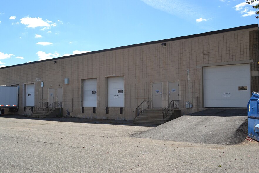 More Photos Of 13 Hampshire Dr, Hudson Warehouse For Lease