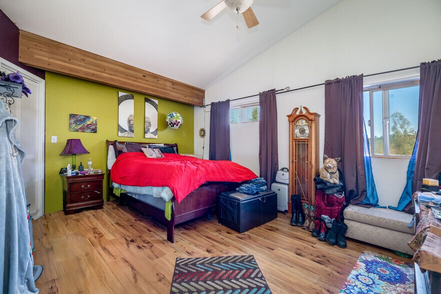 More Photos Of 957 Golden Gate Ter, Grass Valley Sports And Entertainment For Sale