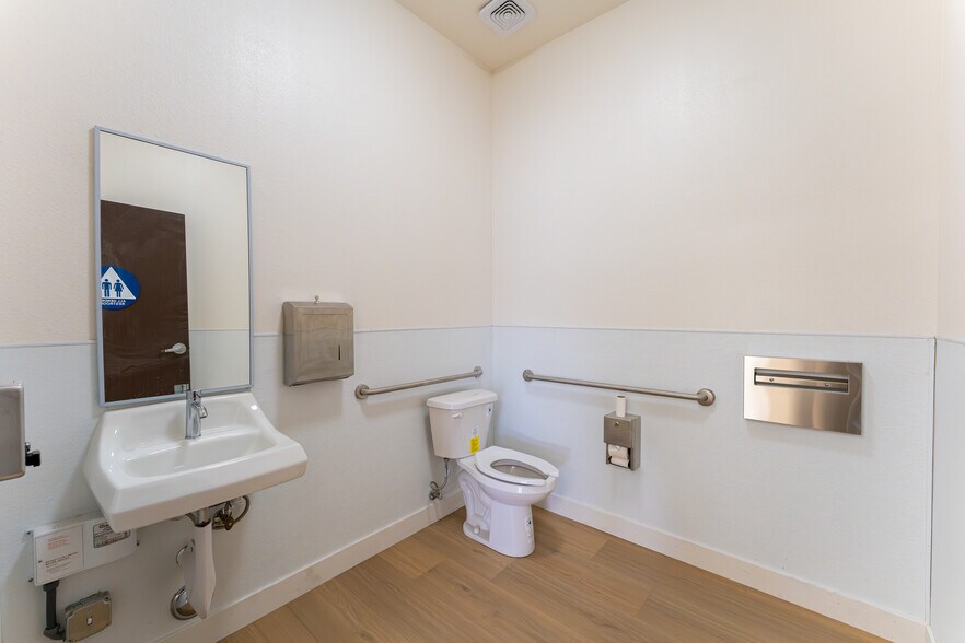 More Photos Of 2728 N Slater Ave, Compton Warehouse For Sale