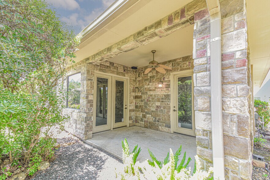 More Photos Of 821 Crossbridge Dr, Spring Office For Sale