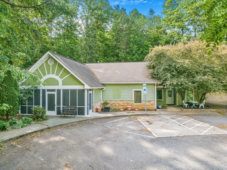 Primary Photo Of 364 Weaverville Rd, Asheville Medical For Sale