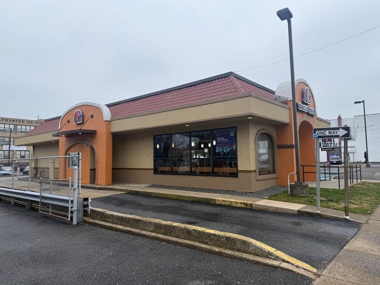 More Photos Of 996 Hempstead Tpke, Franklin Square Fast Food For Sale