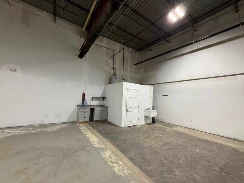 More Photos Of 10-180 Elm Plz, Waterville Storefront For Lease