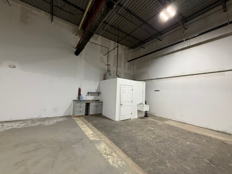 More Photos Of 128 Elm Plz, Waterville Storefront For Lease