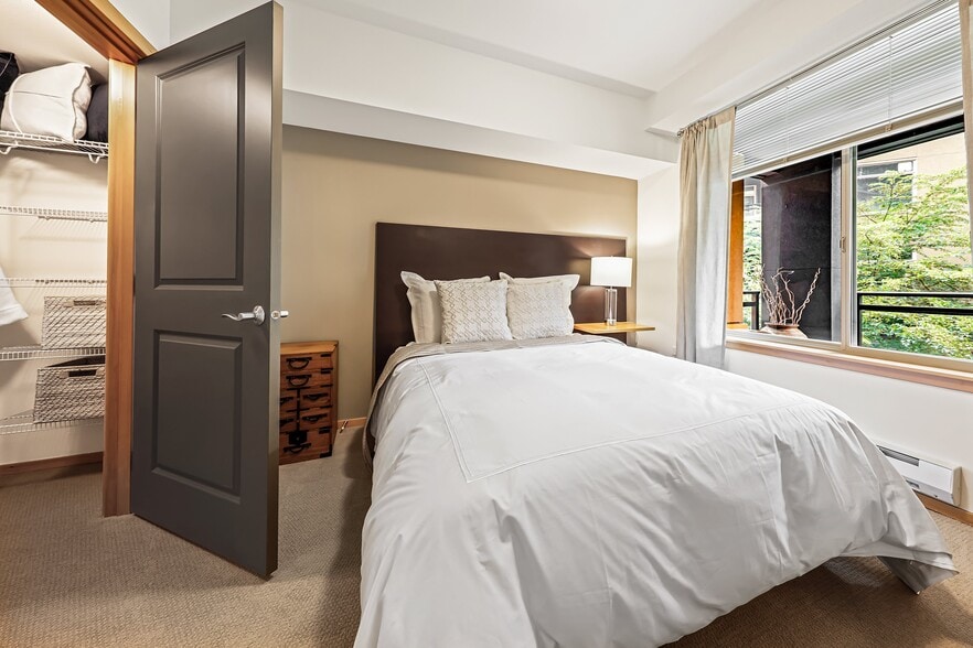 More Photos Of 1133 Lake Washington Blvd, Renton Apartments For Lease