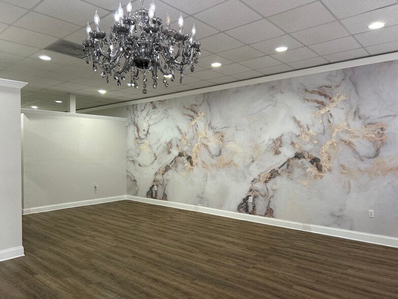 More Photos Of 8525-8549 Gunn Hwy, Odessa Unknown For Lease