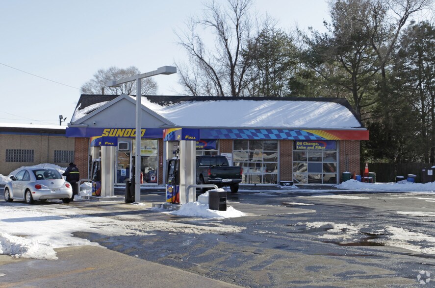 Primary Photo Of 1808 Woodbridge Ave, Edison Service Station For Lease