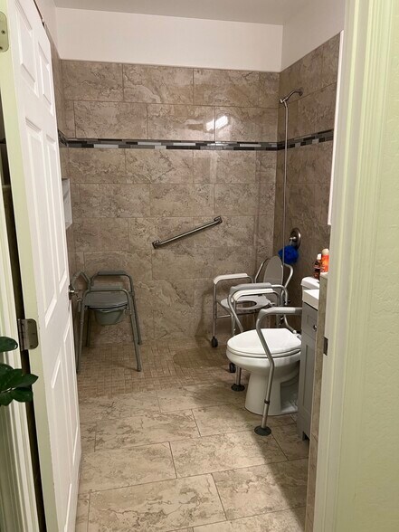 More Photos Of Happy Valley Rd & 83rd Dr, Peoria Assisted Living For Sale