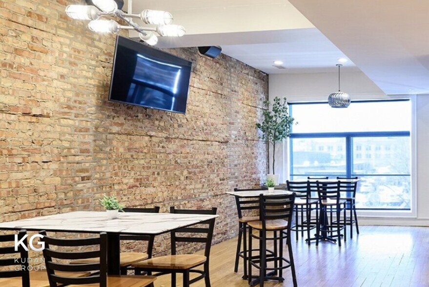 More Photos Of 2337 S Michigan Ave, Chicago Bar For Sale