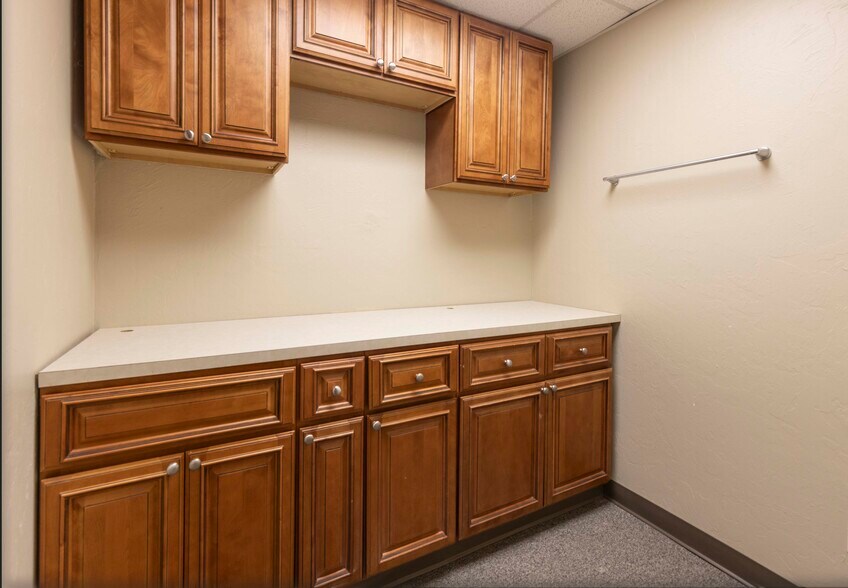 More Photos Of 1203 SE 9th Ter, Cape Coral Light Distribution For Lease