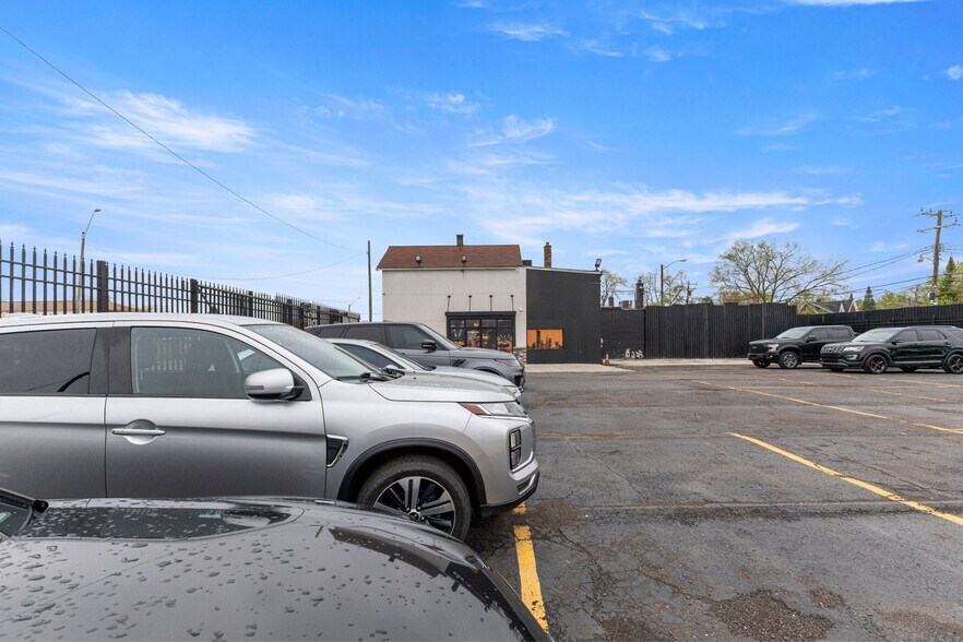 More Photos Of 19420 W Warren Ave, Detroit Auto Dealership For Sale