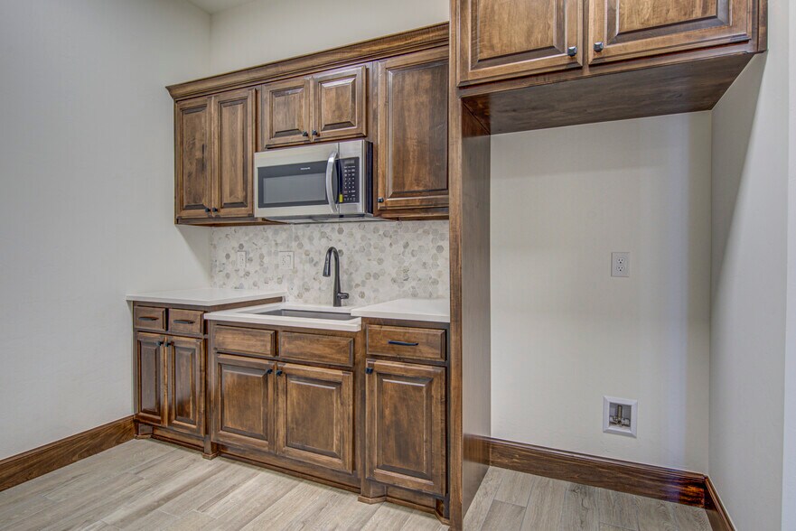 More Photos Of 1301 Magnolia Ct, Moore Office For Lease