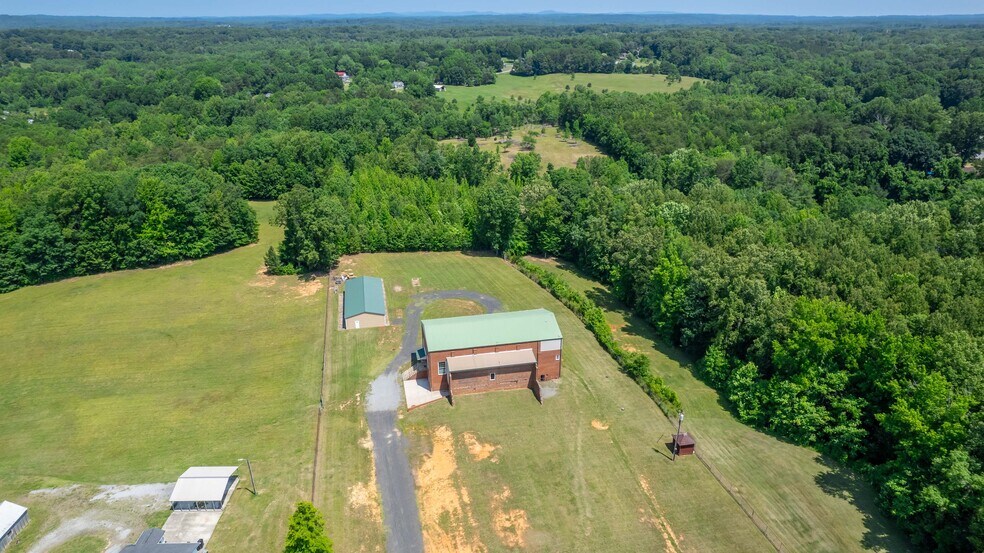 More Photos Of 217 E Aiken Rd, Eden Showroom For Lease