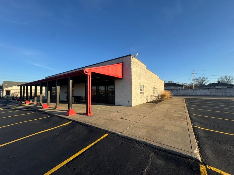 More Photos Of 13425 Snow Rd, Brook Park Freestanding For Lease