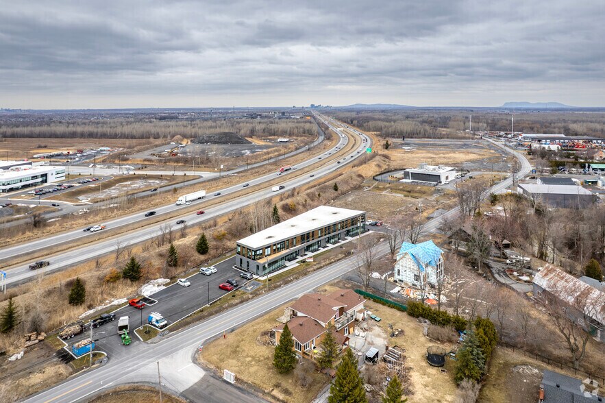 More Photos Of 1250 Rte Édouard-VII, Saint-Philippe Showroom For Sale